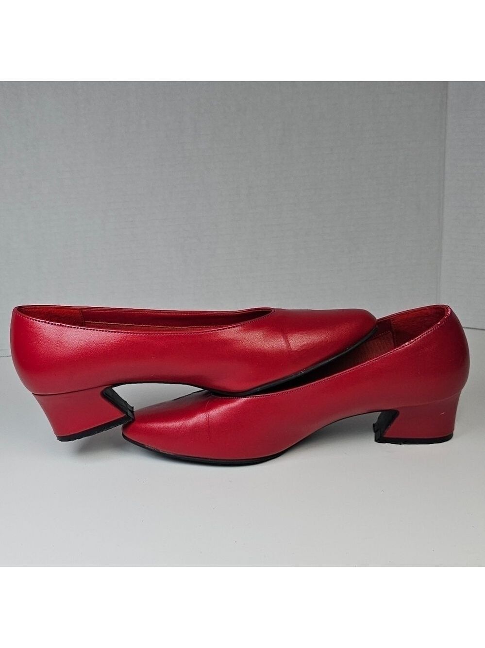 Vintage Allyson Whitmore Red Pumps with Purple Hat Design - Picture 6 of 10